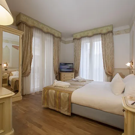 ホテル Majestic Toscanelli 4*